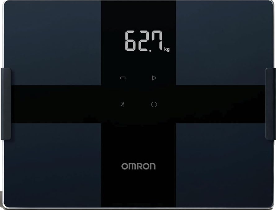 Balança de bioimpedância OMRON HBF-270T1 em vidro temperado preto, com o visor marcando 62,7 kg